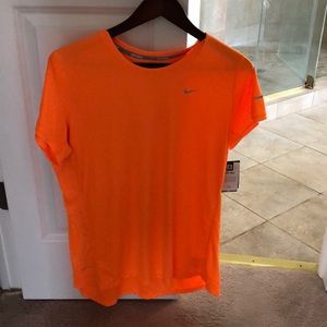BNWT Nike dri-fit orange upf40+ size XL